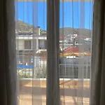 Feels Like 2 Maniákoi