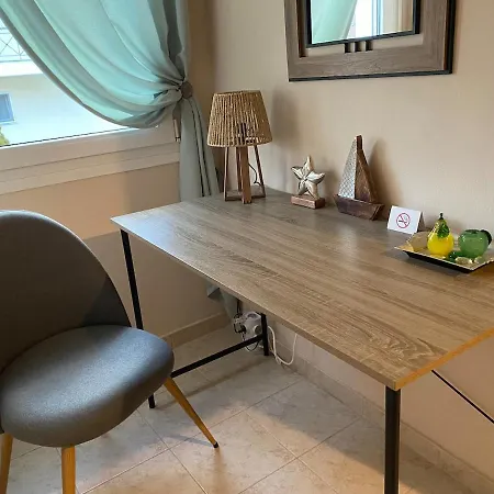 Feels Like 2 Apartament Maniákoi