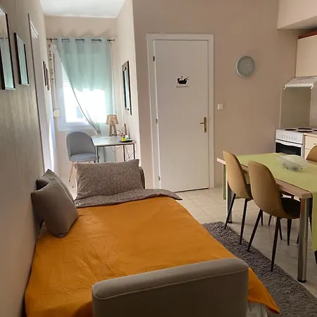 Feels Like 2 * Maniákoi